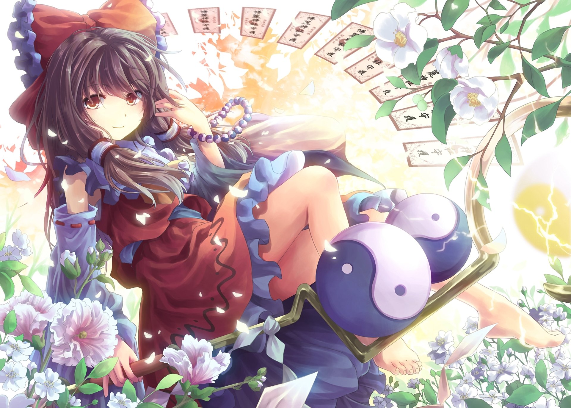 art mikkii touhou hakurei reimu fille fleurs ying-yang symbole branches pommier verge sorts feuilles pétales