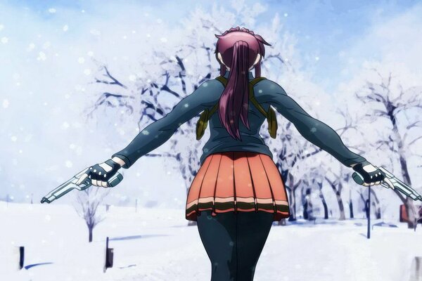 Ragazza di anime con le pistole sul campo innevato