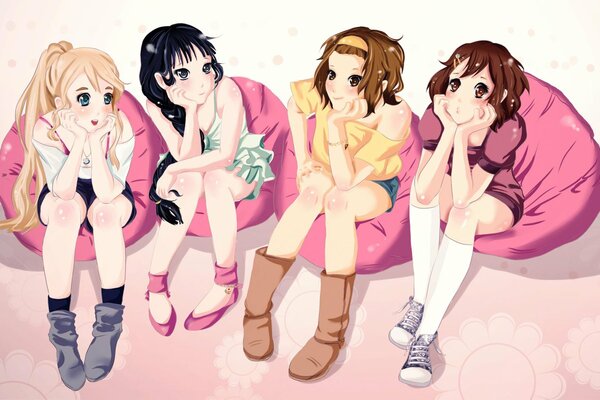 Dziewczyny siedzą na sofach anime