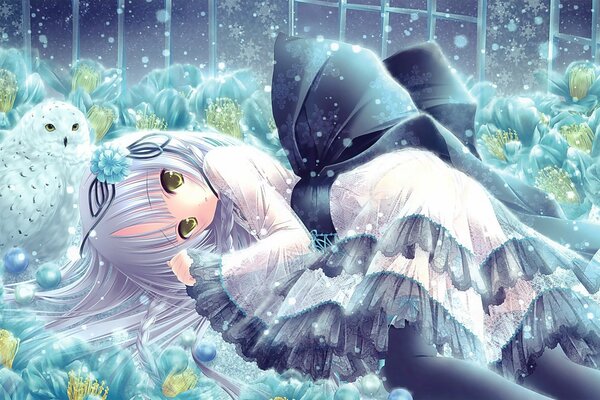 Dziewczyna w kwiatach pod śniegiem