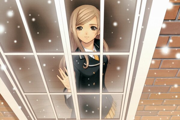 Dziewczyna anime patrzy przez okno na śnieg