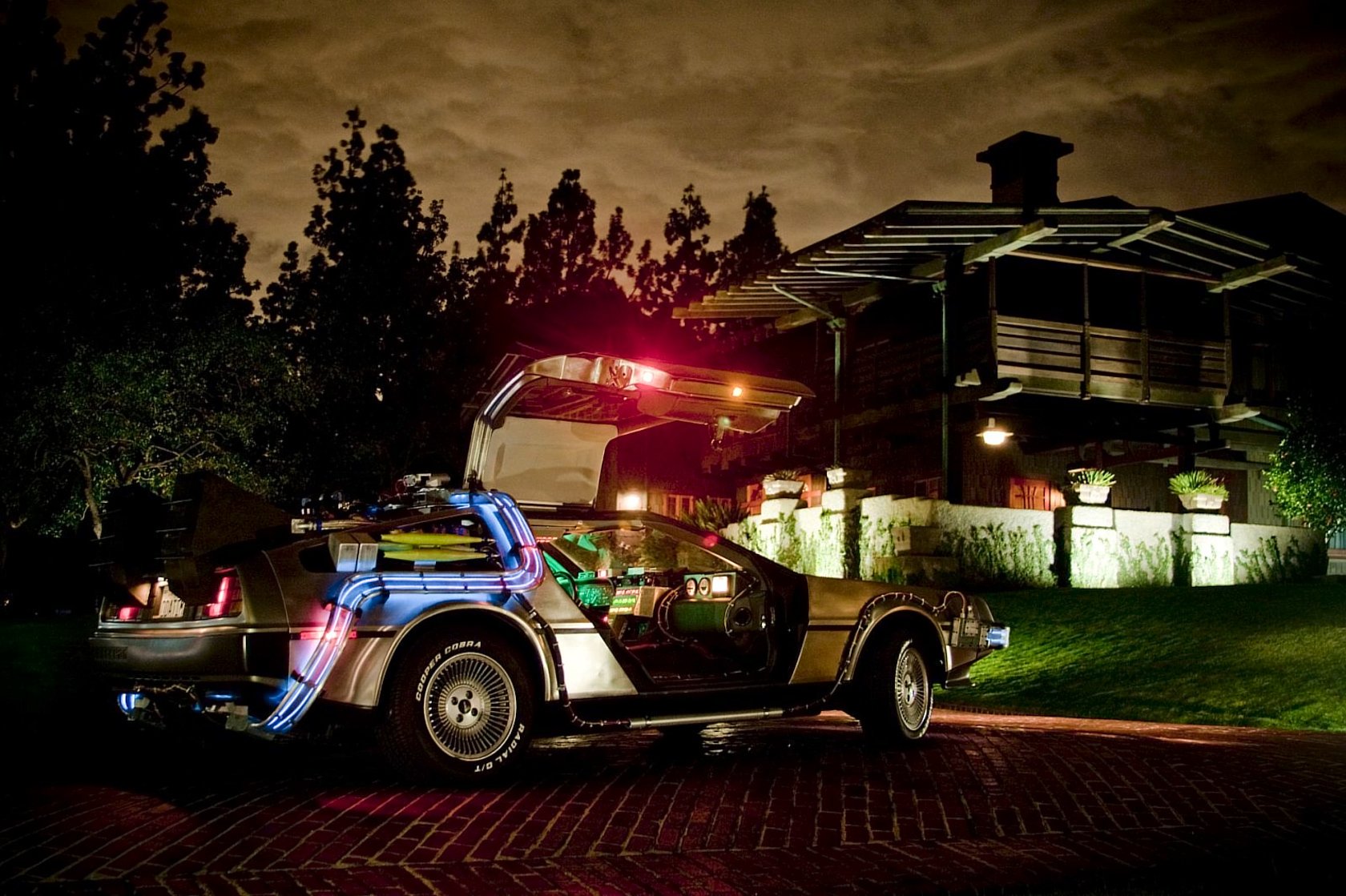 delorean dmc-12 back to the future