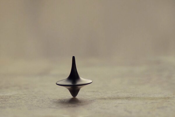 Spinning Top sobre un fondo claro