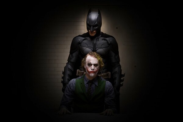 Joker vs Batman juego de sombras y luces