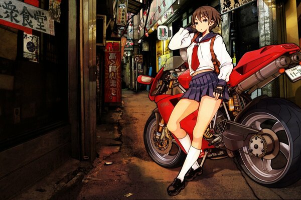 Fille japonaise avec une moto dans la ruelle