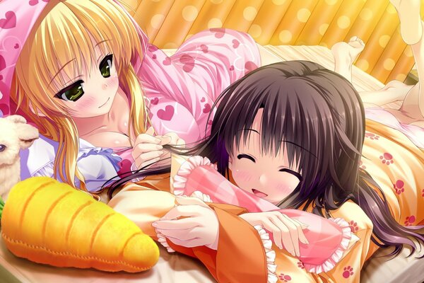 Dziewczyna i dziewczyna leżą razem z zabawką króliczka w stylu Shintaro
