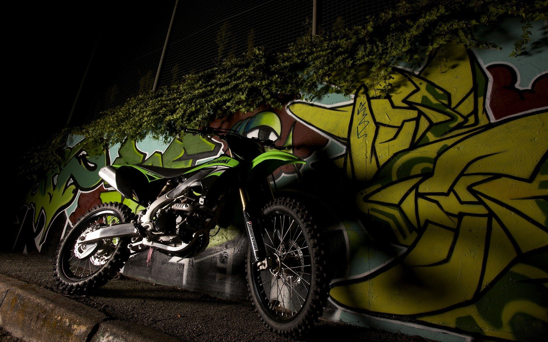 moto kawasaki graffiti notte