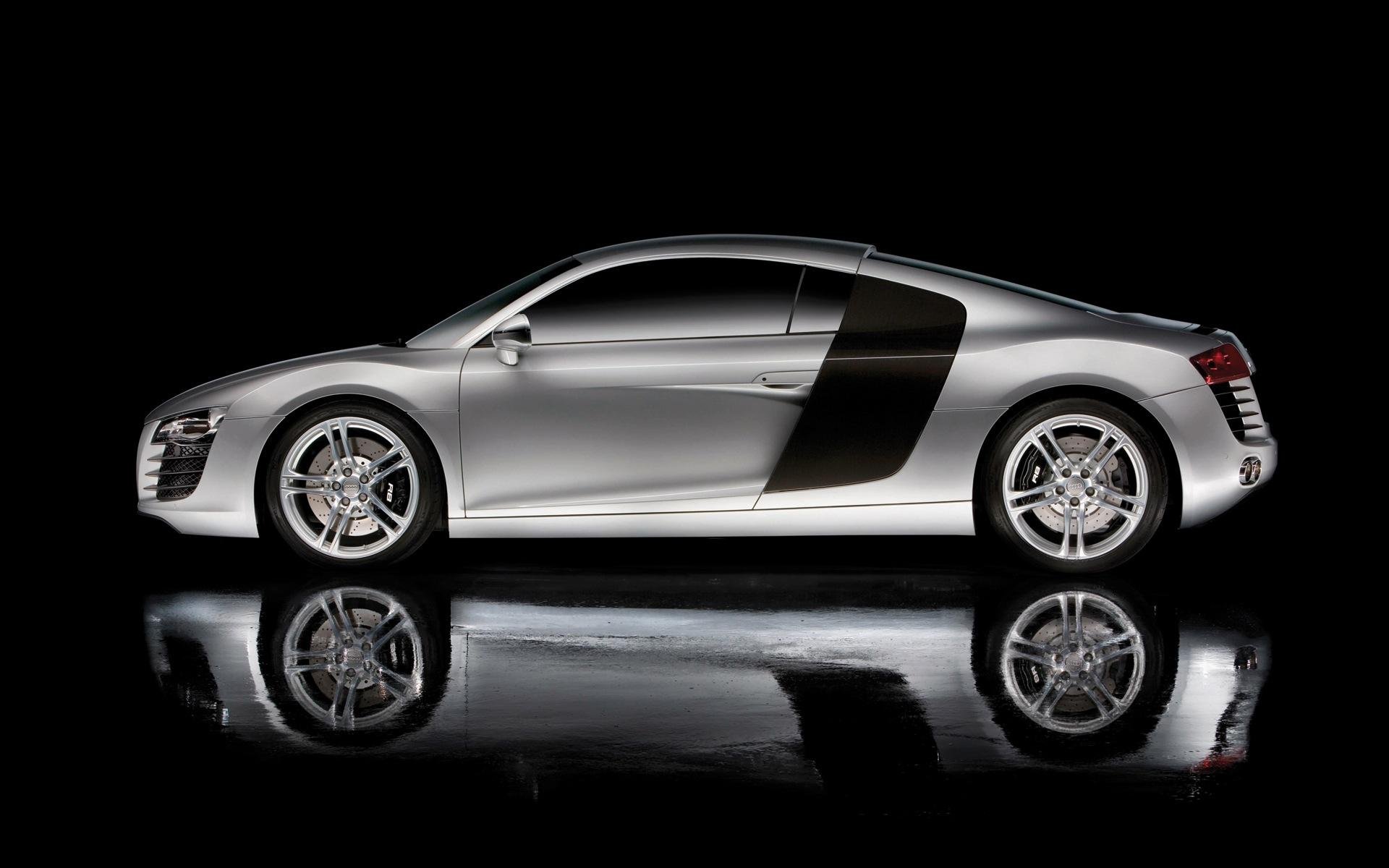 audi r8 riflessione laterale