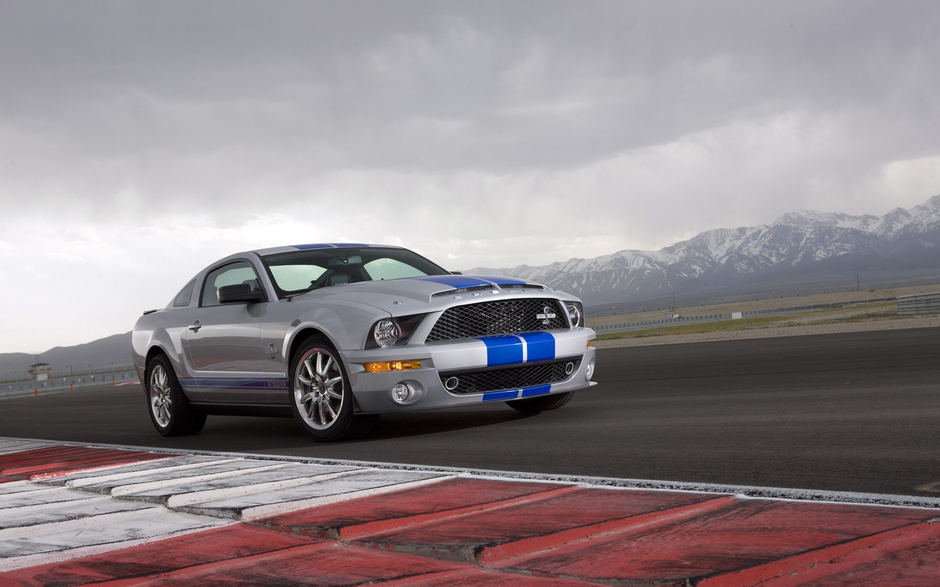 shelby gt500kr muscle car pista da corsa montagna