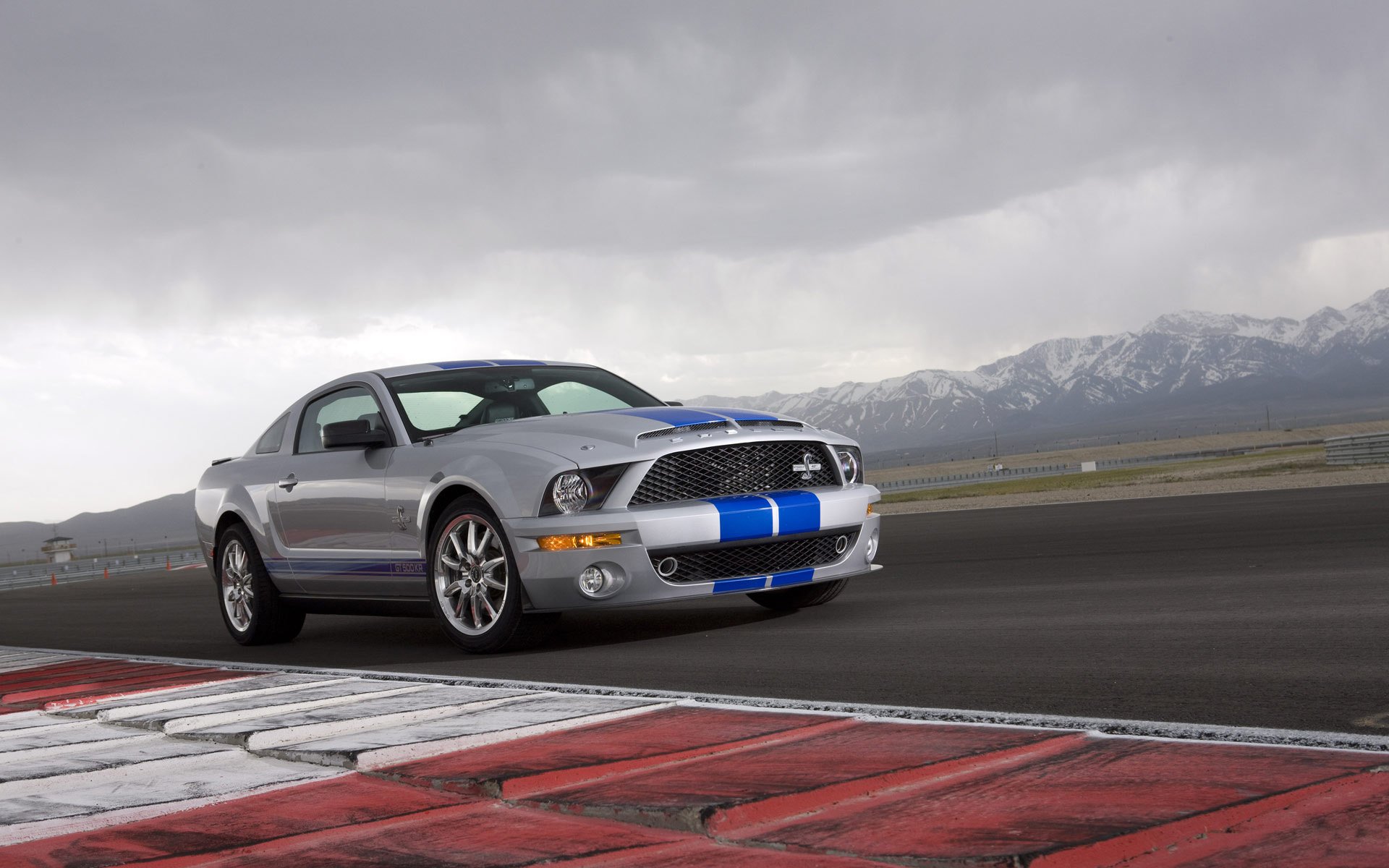 shelby gt500kr muscle car tor wyścigowy góry