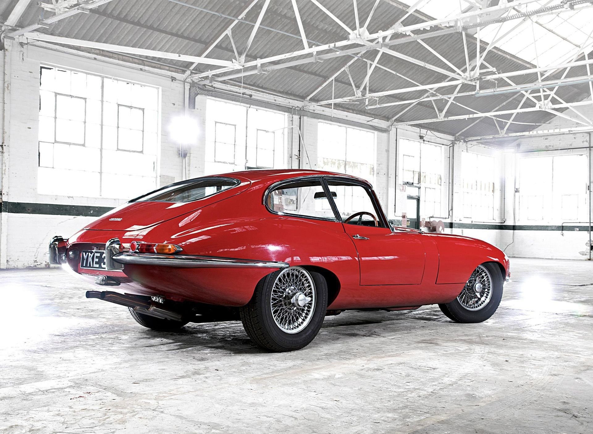 jaguar e-type retro czerwony garażowany