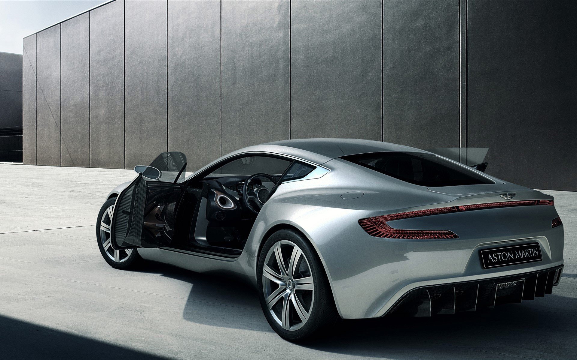 aston martin one77 plata