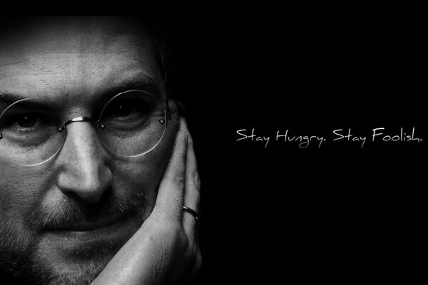 Steve Jobs su sfondo nero con firma