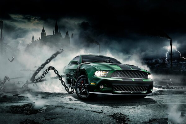 Зеленый Shelby Mustang с цепью на фоне замка