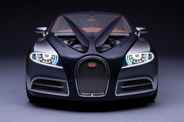 Bugatti negro con capucha abierta