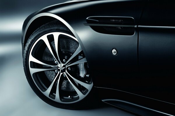 Wheel of the black aston Martin aston martin