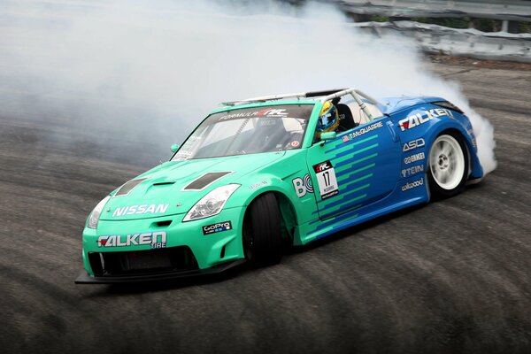 Nissan 350z Rennwagen driftet