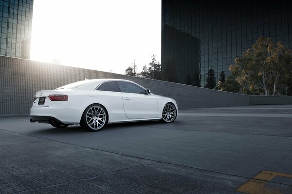 Nuevo Audi a 5 color blanco