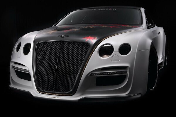 Bentley tuning inhabituel, gros plan de la partie avant