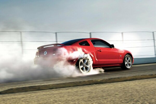 Ford rojo con humo debajo de las ruedas