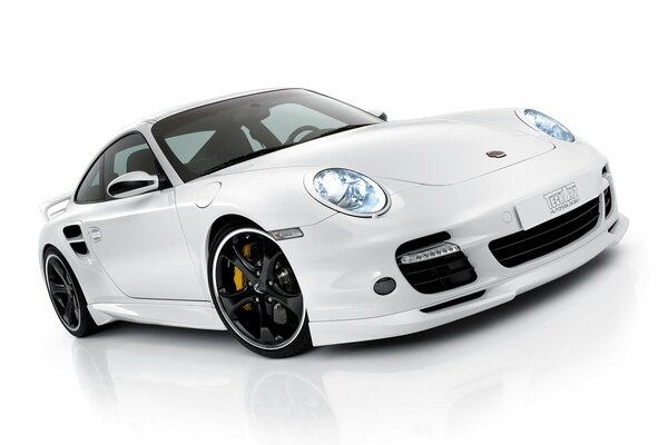 Belay Porsche sur fond blanc