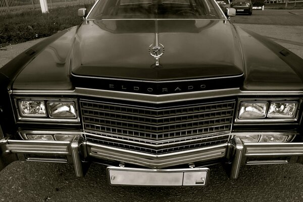 Vista frontal del cadillac Eldorado de 1978