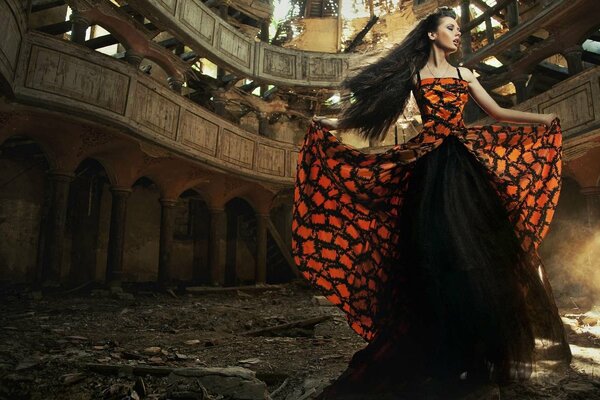 Actress in an evening dress in the arena