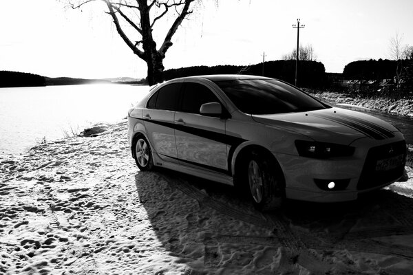 Mitsubishi Lancer invierno blanco y negro