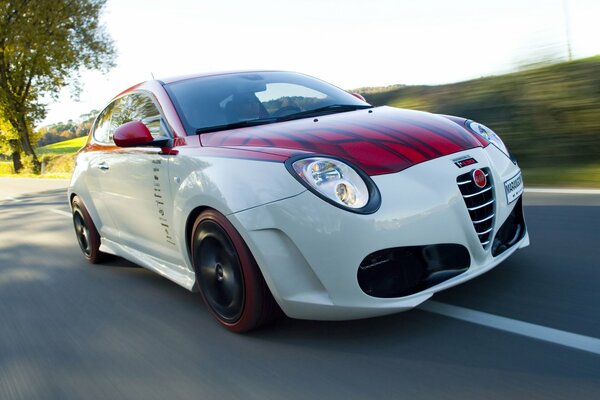 Voiture Alfa romeo sur la route