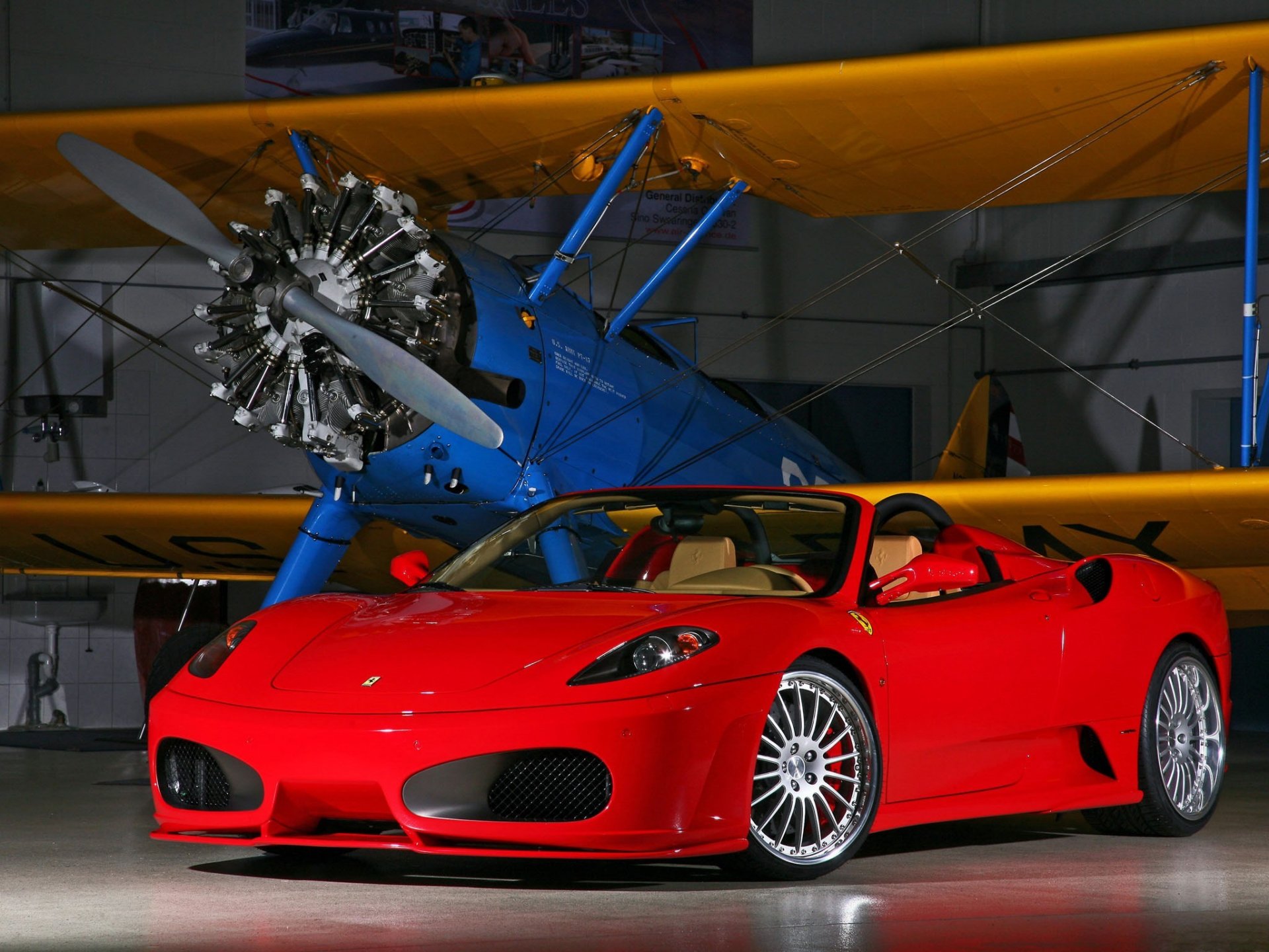 ferari samolot hangar