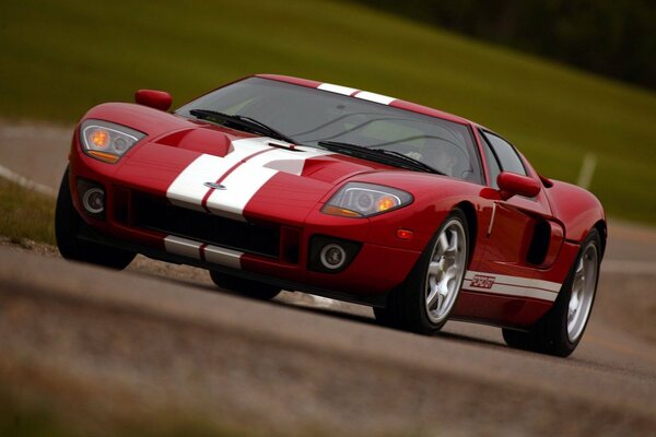 La leggendaria ford gt in pista