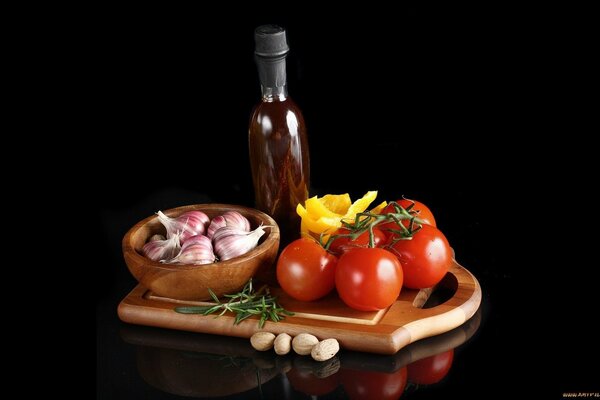 Ingrédients pour la salade de tomates à l ail