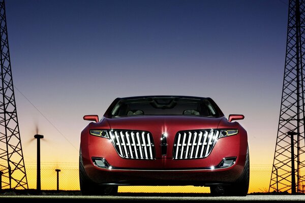 Voiture comme bdto souriant sur fond de coucher de soleil