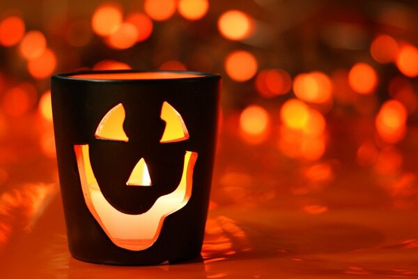 Illuminated mug for Halloween