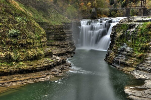 Cascade pure naturelle cool