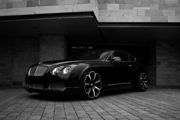 B/w photo of a bentley car in the city