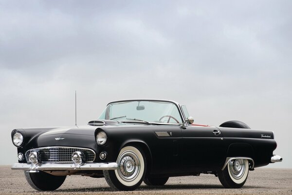 Auto retrò. Ford Thunderbird Nero