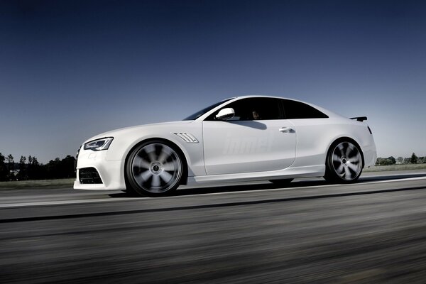 Cool white audi rs5