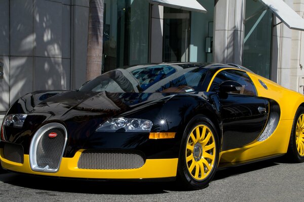 Coche Bugatti Veron en negro y amarillo