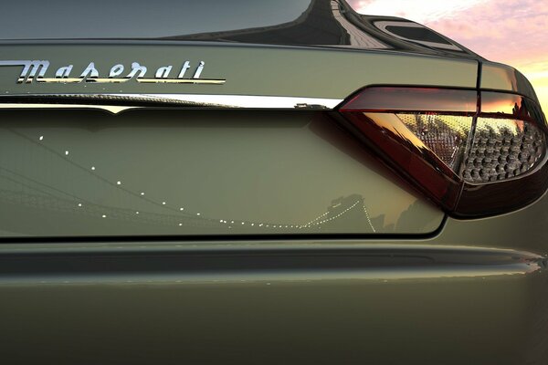 The back of the Maserati, on which the bridge is reflected