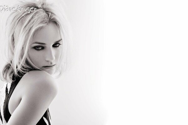 Diane Kruger blonde avec de beaux yeux