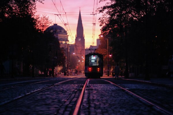 Polskie Miasto Poznań z jadącym tramwajem