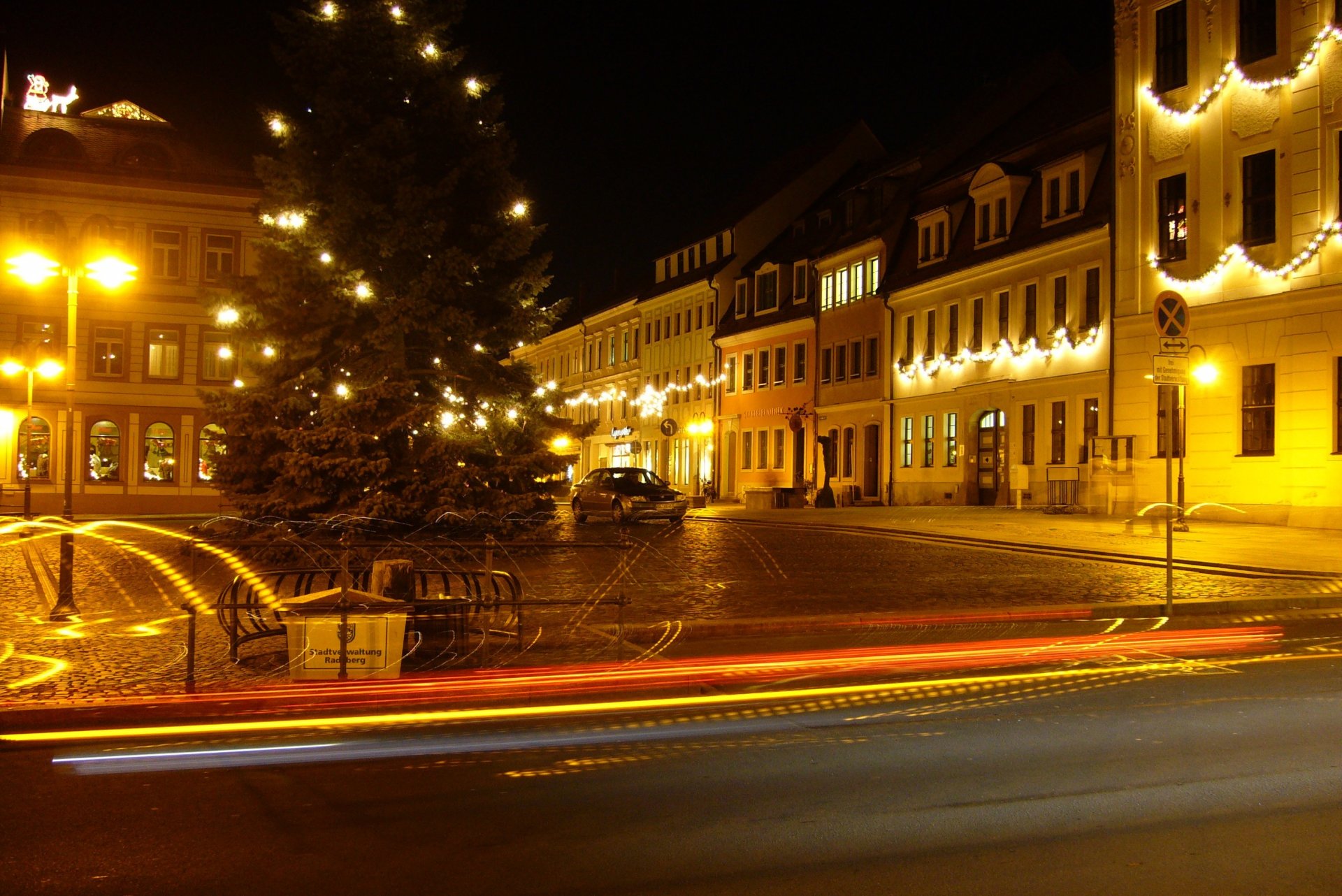 radeberg deutschland nacht lichter straße