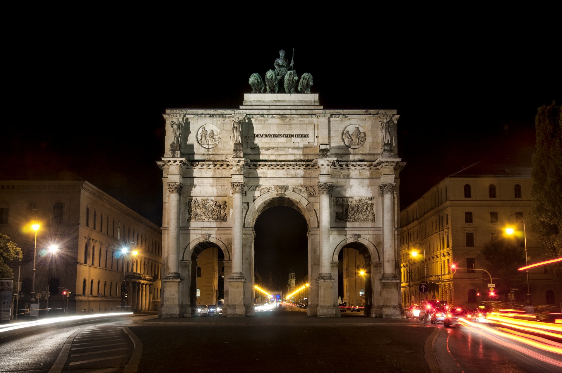 iegestor monachium noc budynki droga samochody latarnie