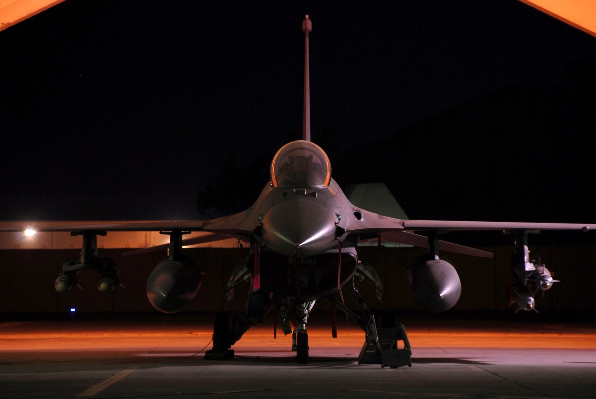 common fighter dynamics f-16 falcon fighting