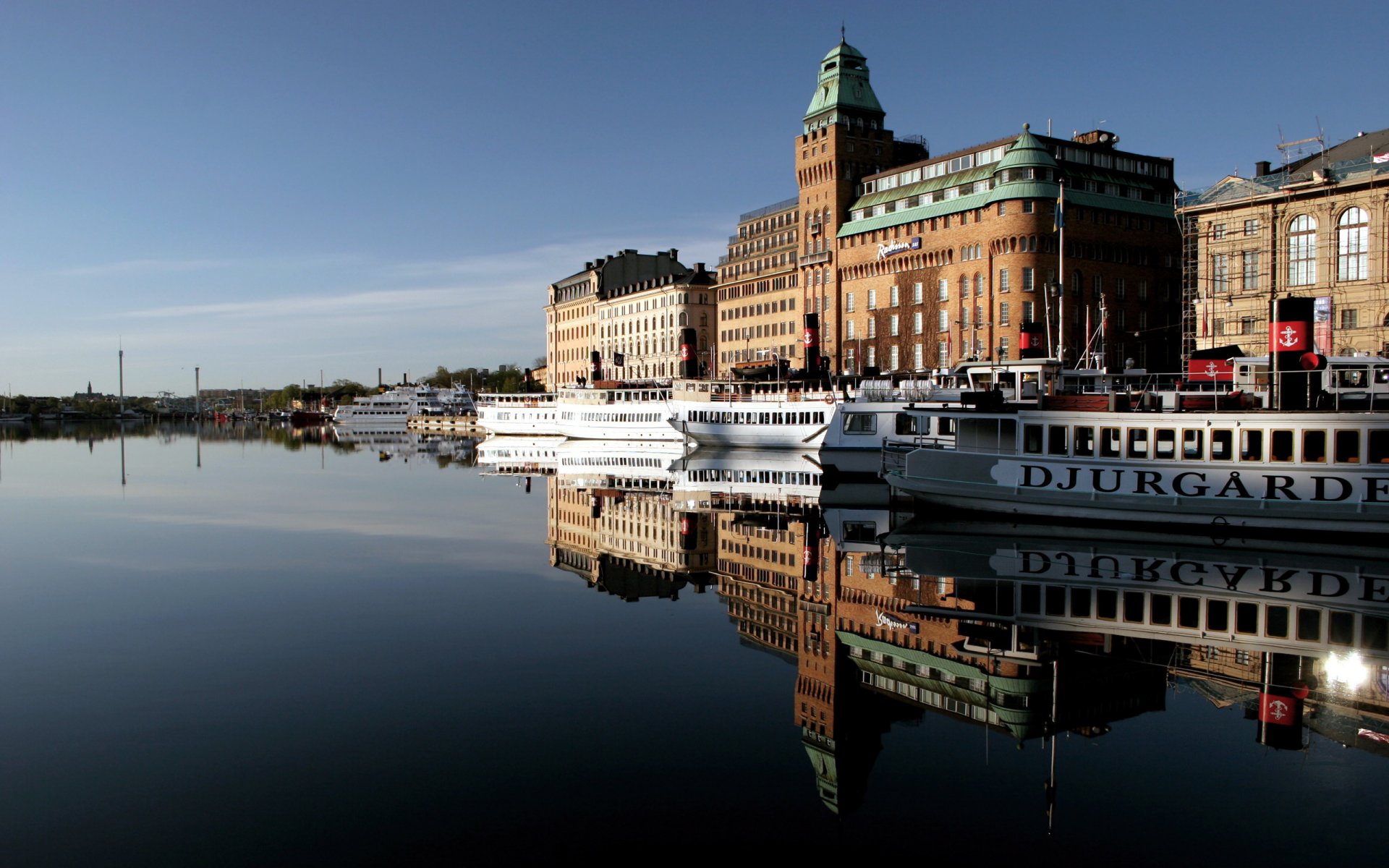 fluss gebäude boote