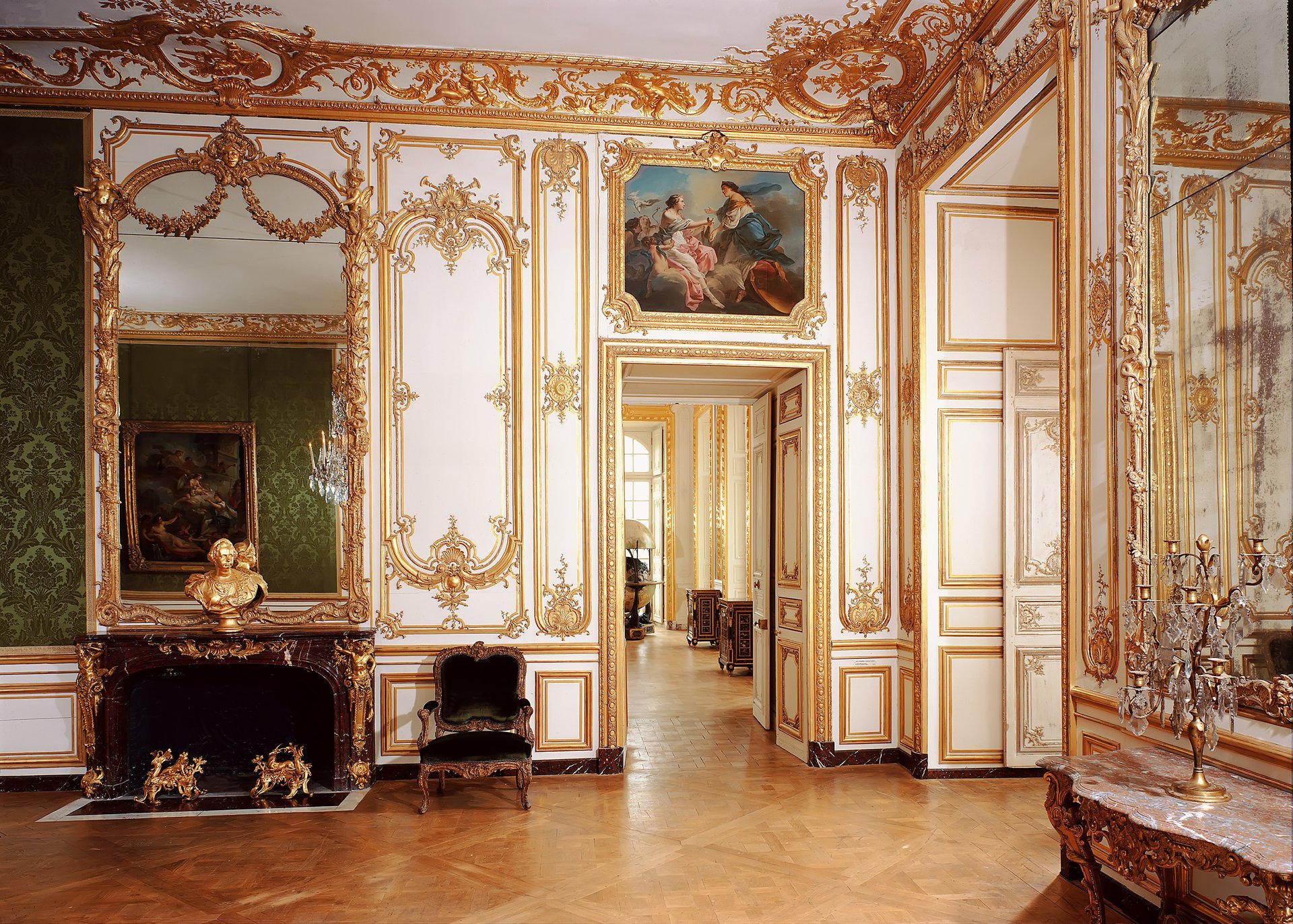 palais versailles miroirs luxe intérieur france