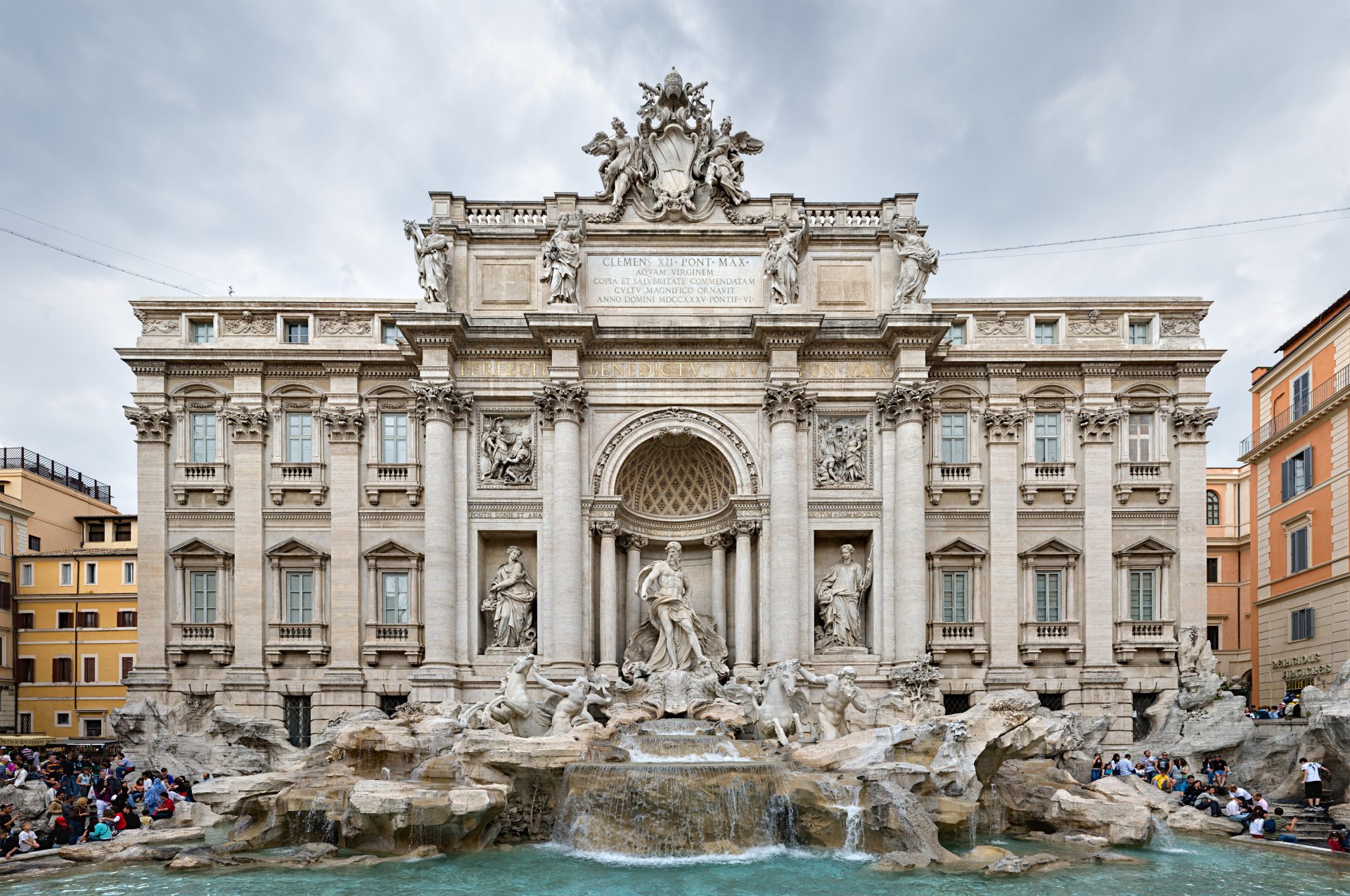 bâtiment fontaine sculptures