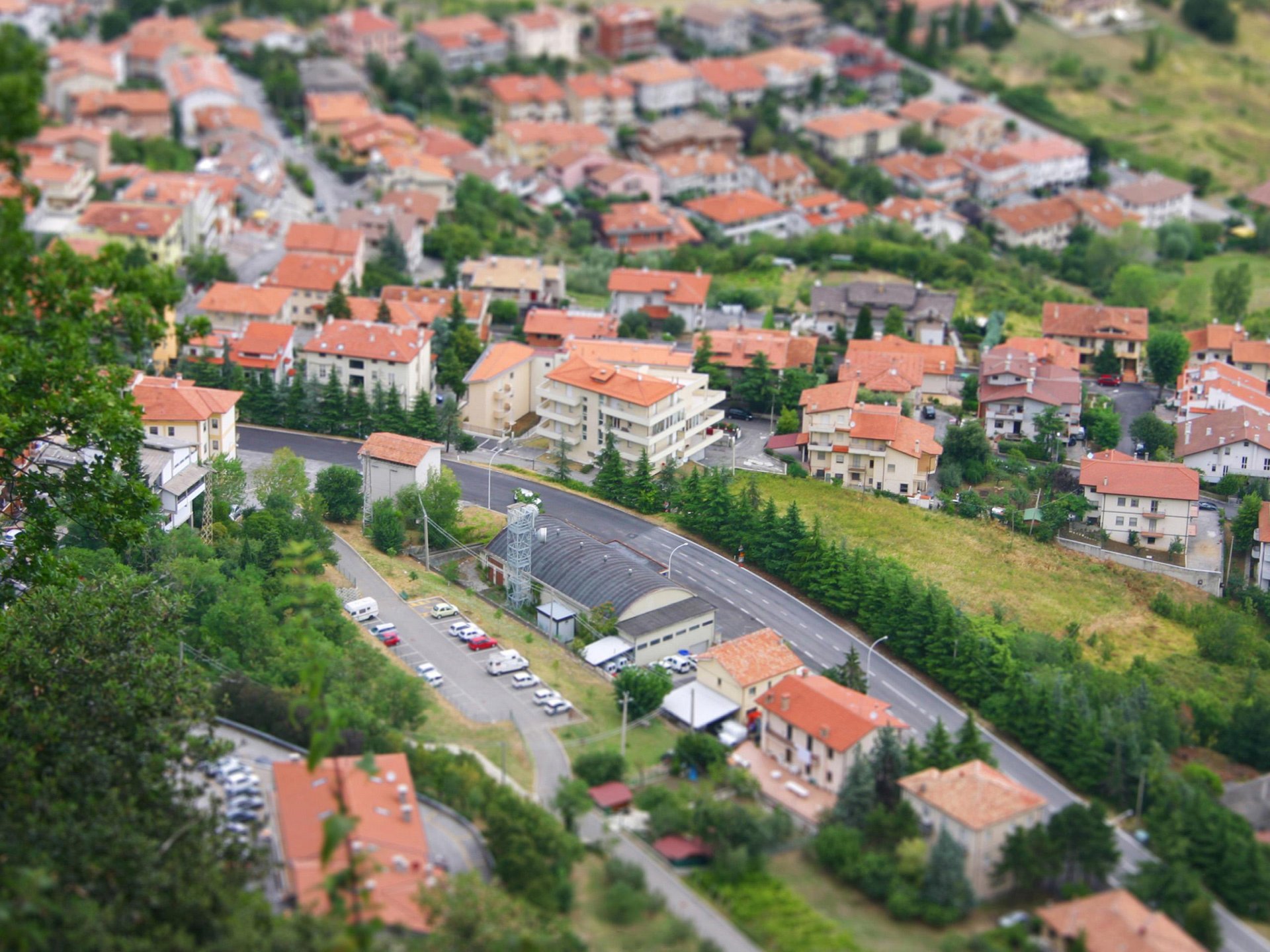 ville jouet voitures maisons arbres