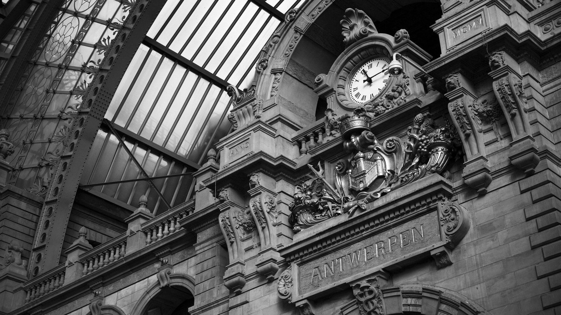 horloge station noir et blanc